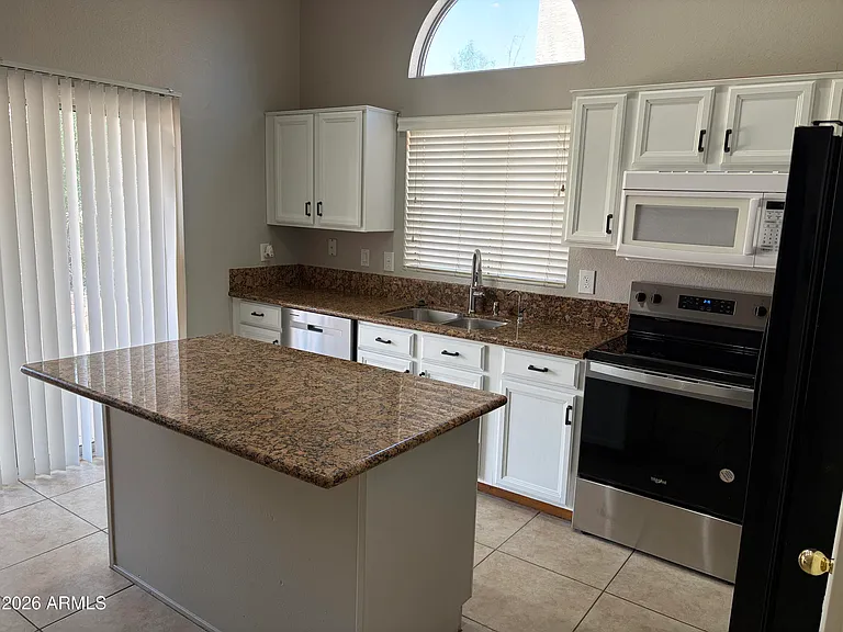 1660 E Gary Dr — Photo 3