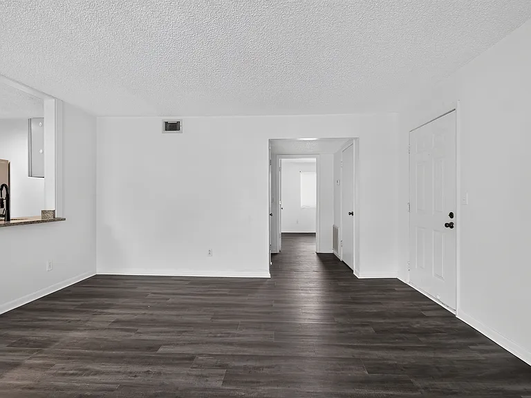 451 Mercury Ave SE #201 — Photo 3