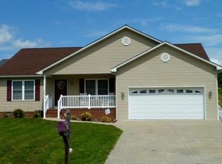 116 Falcon Ln, Weyers Cave, VA 24486