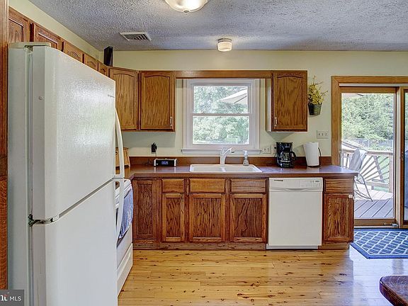 3rd image of 103 Edgewood Dr