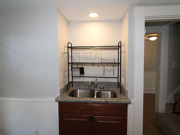 3rd image of 4 6th St APT 2