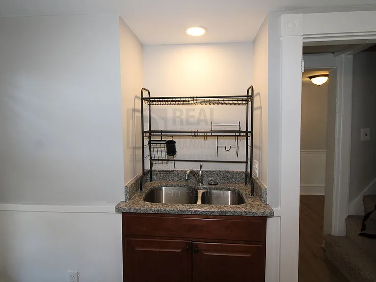 4 6th St #2 — Photo 3