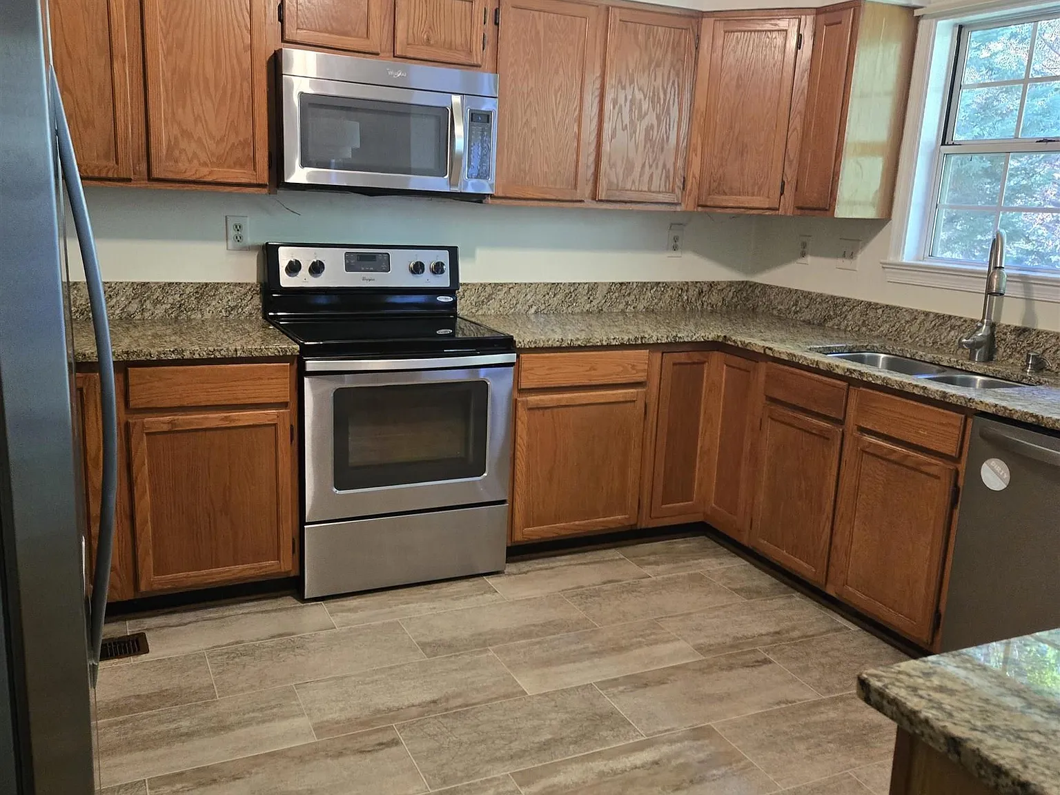 4 bed, 2.5 bath, 2259 sqft, $2,800 — Photo 4