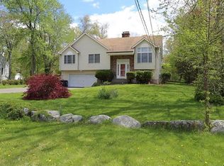 15 Middleton Dr, New Fairfield, CT 06812