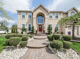 11 Barclay Rd, Hainesport, NJ 08036