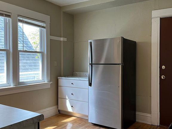 3rd image of 3459 N Oakland Ave