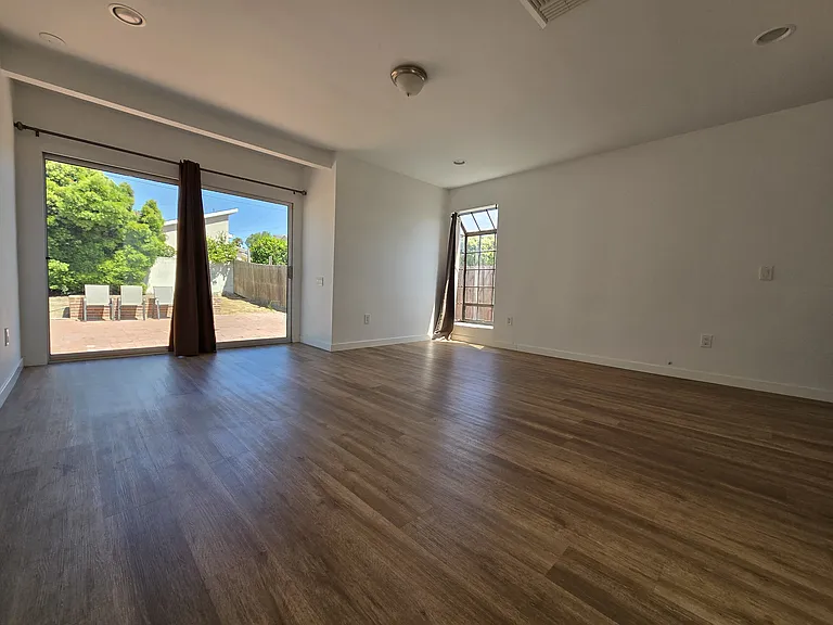 8418 Loyola Blvd — Photo 18