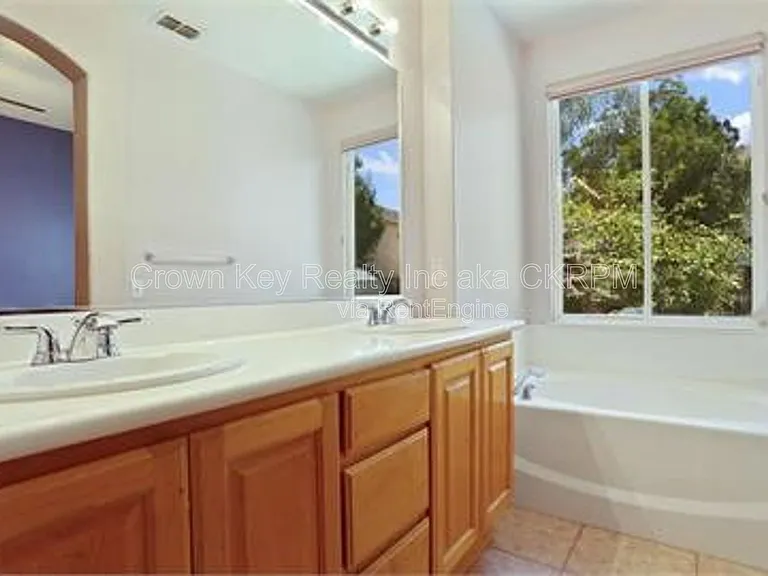 1844 Oswego Ct — Photo 15