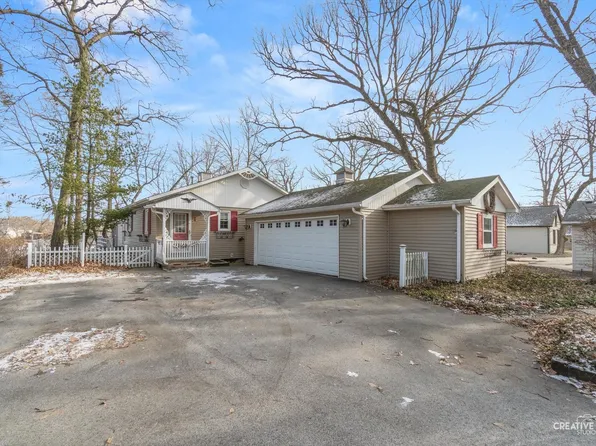 437 Holiday Dr, Somonauk, IL 60552