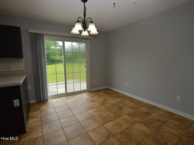 107 Esquire Dr — Photo 4