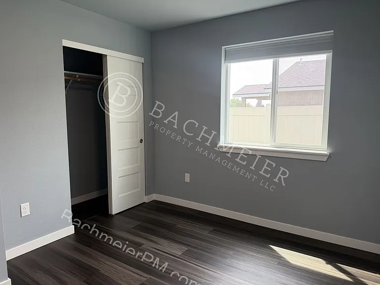151 SW Nye Ave — Photo 14
