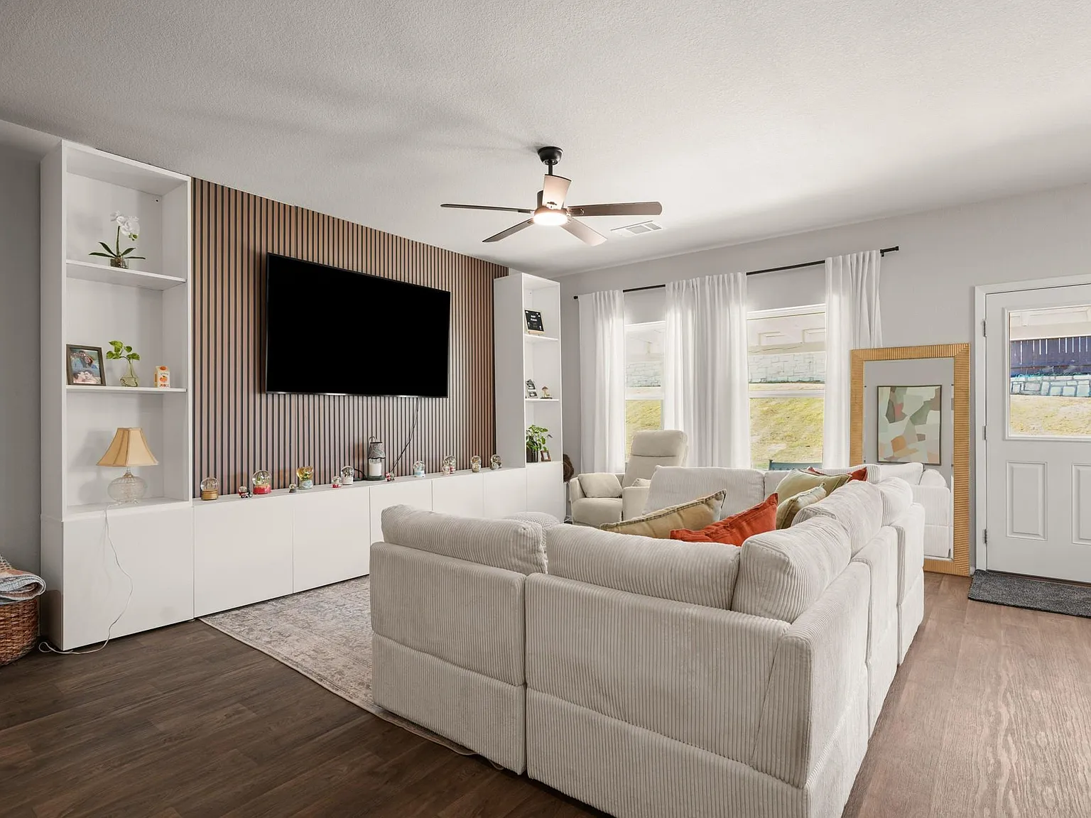 3 bed, 2.5 bath, 2051 sqft, $2,750 — Photo 4