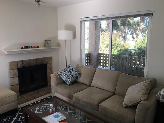 LIVING ROOM WITH PEEK OCEAN VIEW