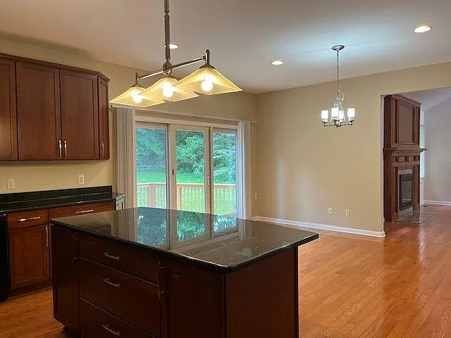 4 bed, 5.0 bath, 3319 sqft, $3,750 — Photo 4