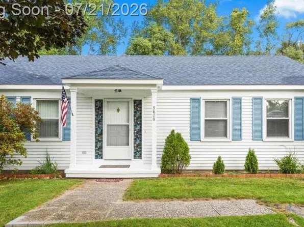 5608 Clinton River Dr, Waterford, MI 48327