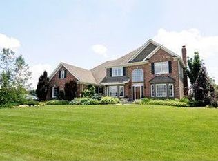 38W435 Cloverfield Rd, St Charles, IL 60175