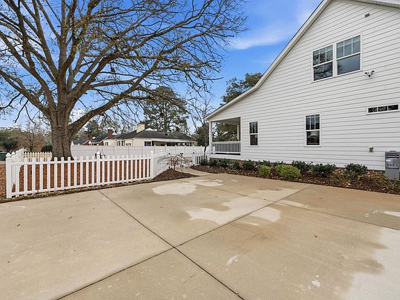 5th image of 302 S Prospect St