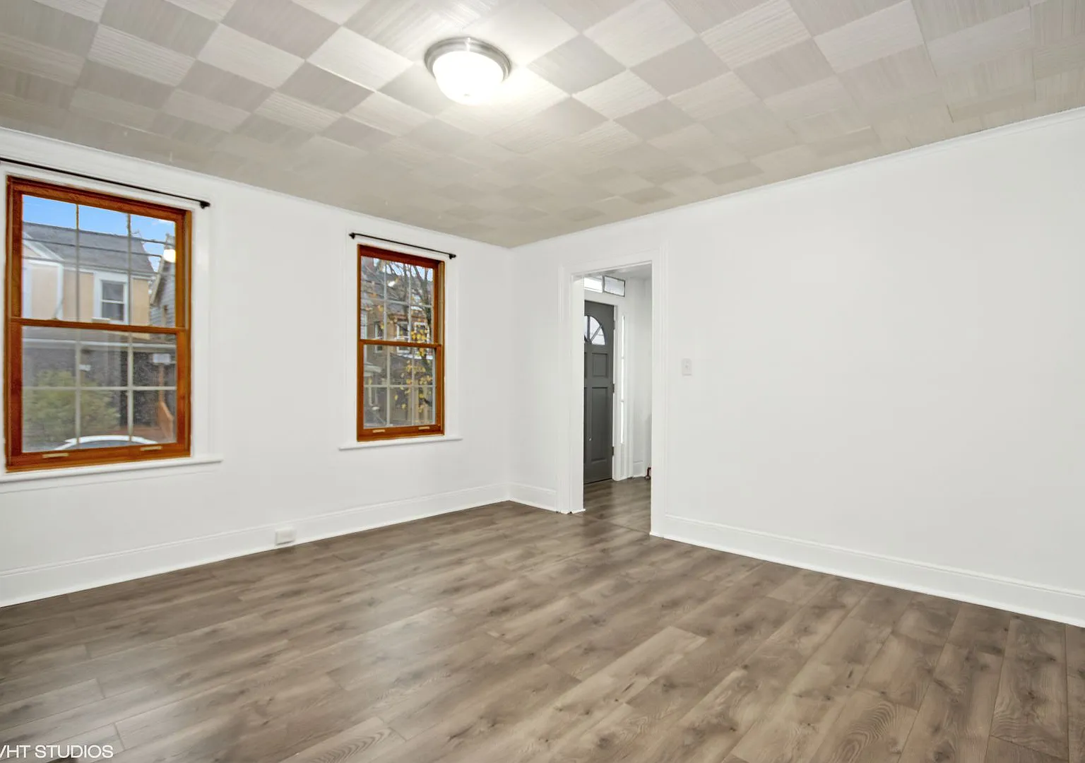 Stylishly Renovated 3 Bedroom 2 bathroom House — Photo 2