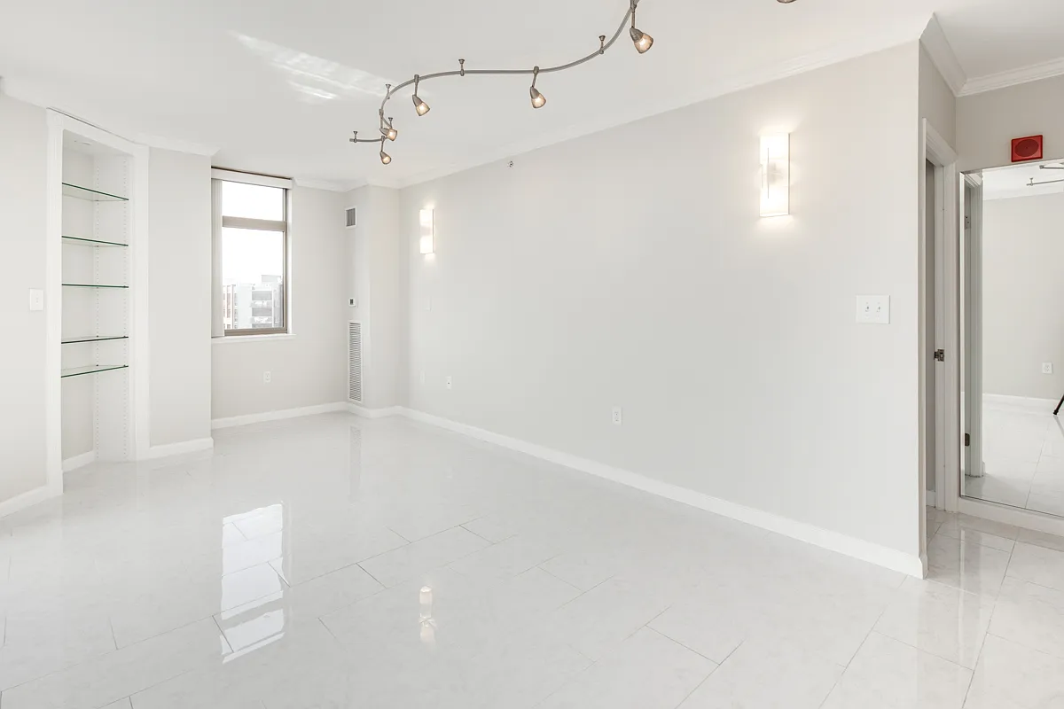 2 bed, 977 sqft, $3,799 — Photo 4