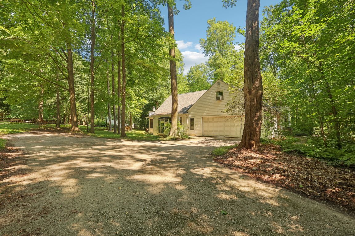 W Hill Dr-S1307-001.jpg
