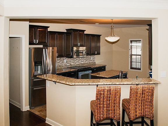 4th image of 607 E Lake Dr N