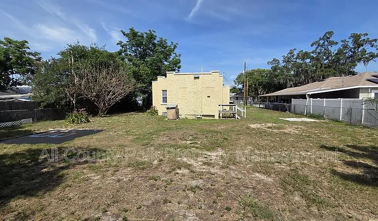 601 SE 2nd St — Photo 2