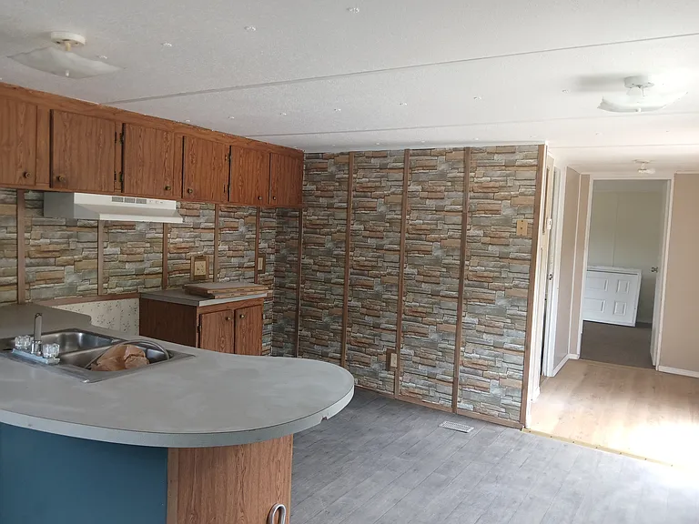 300 Country Springs Dr — Photo 6