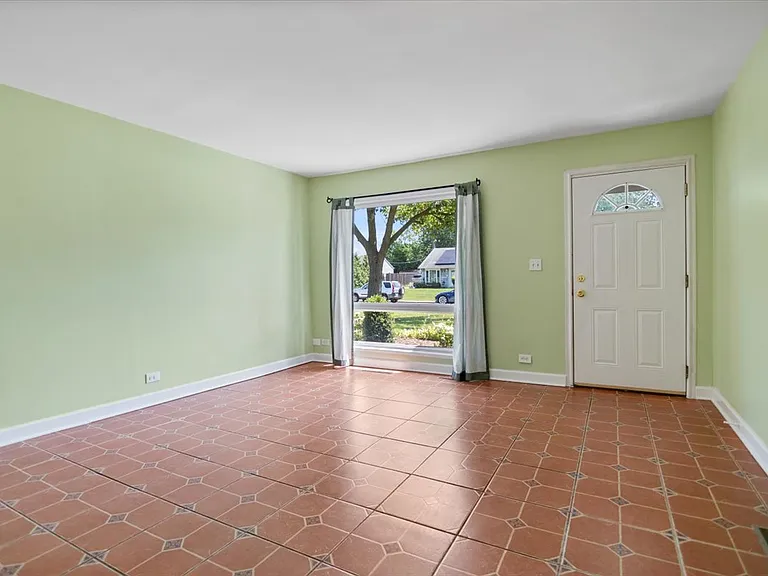 500 Cherry Cir — Photo 3