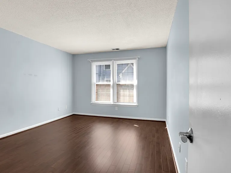 5256 Lake Victoria Arch — Photo 18
