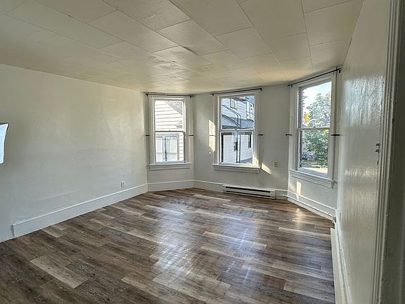 4th image of 621 S Adams St #627-6