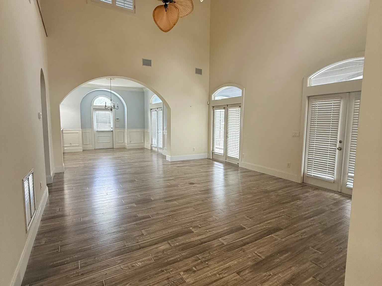 3 bed, 1983 sqft, $3,200 — Photo 1