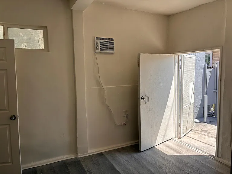 4156 Avalon Blvd — Photo 15