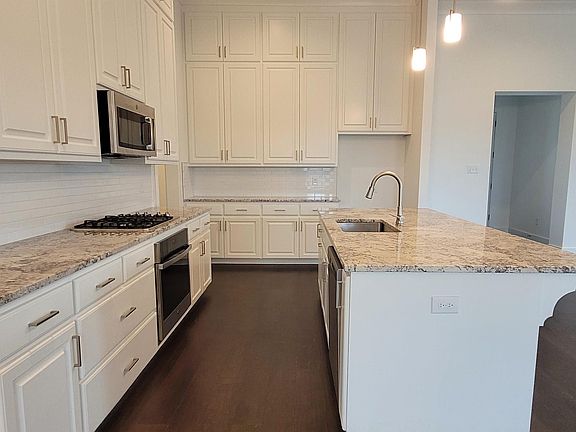 5th image of 10130 Oak Colony Blvd