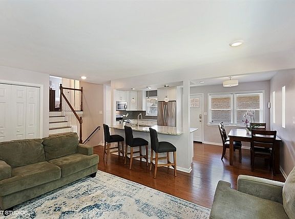 5th image of 5435 N La Crosse Ave
