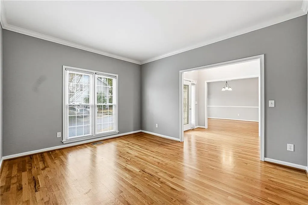 5 bed, 3.5 bath, 3000 sqft, $4,000 — Photo 3
