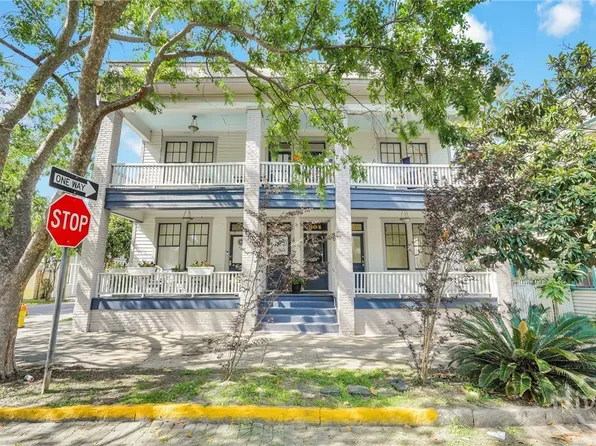 304 E Waldburg St, Savannah, GA 31401