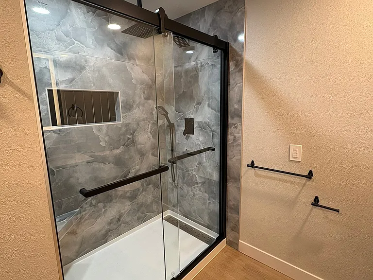 Large walk in shower.