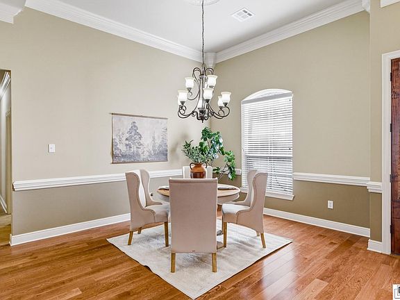 3rd image of 436 E Frenchmans Bend Rd