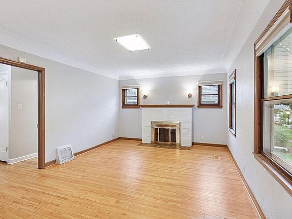 4th image of 4343 Russell Ave N