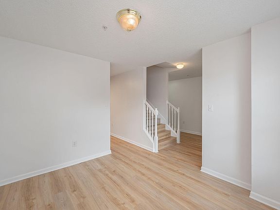 5th image of 109 Swaying Pine Ct