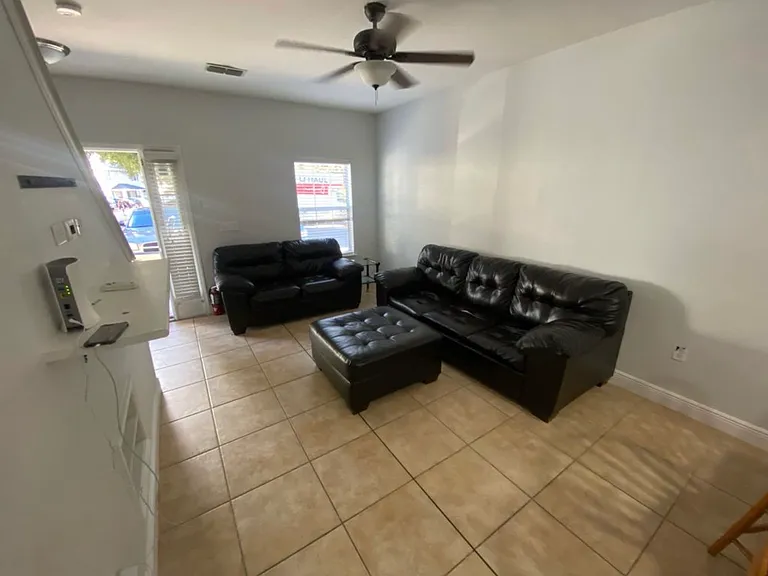 2950 SW 35th Pl #50 — Photo 8