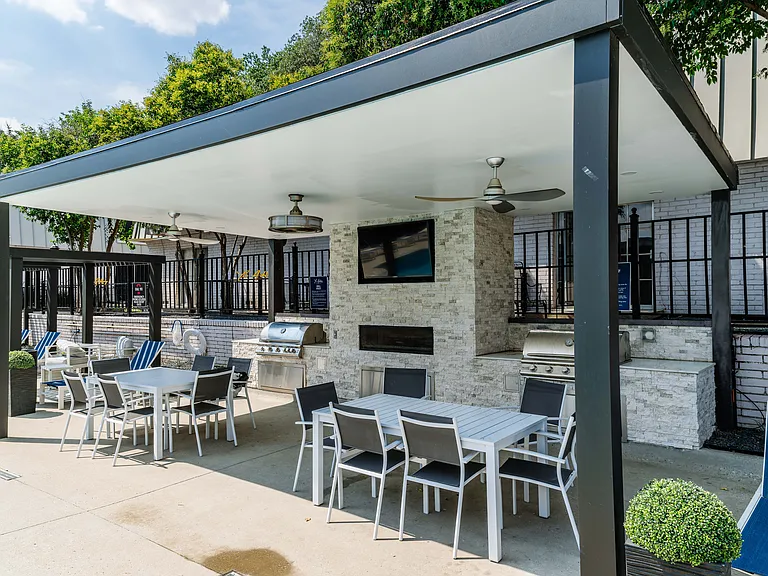 The Ashley at Bluffview Apartments — Photo 24