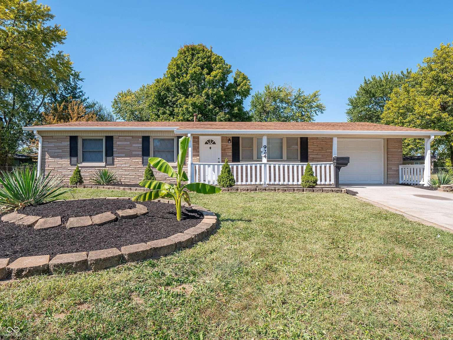 924 Highland Dr photo 1