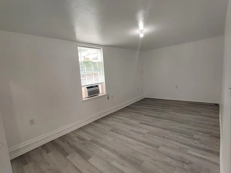 707 1/2 W Main St — Photo 10