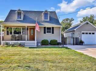 18 Farmer Dr, Allentown, NJ 08501