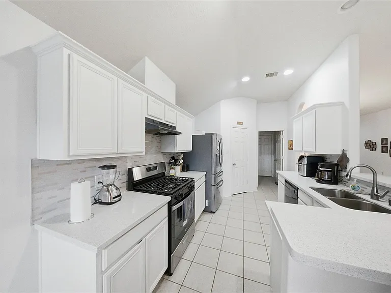 13335 Gardnerville St — Photo 10