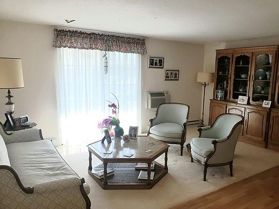5th image of 1 Royal Crest Dr APT 5