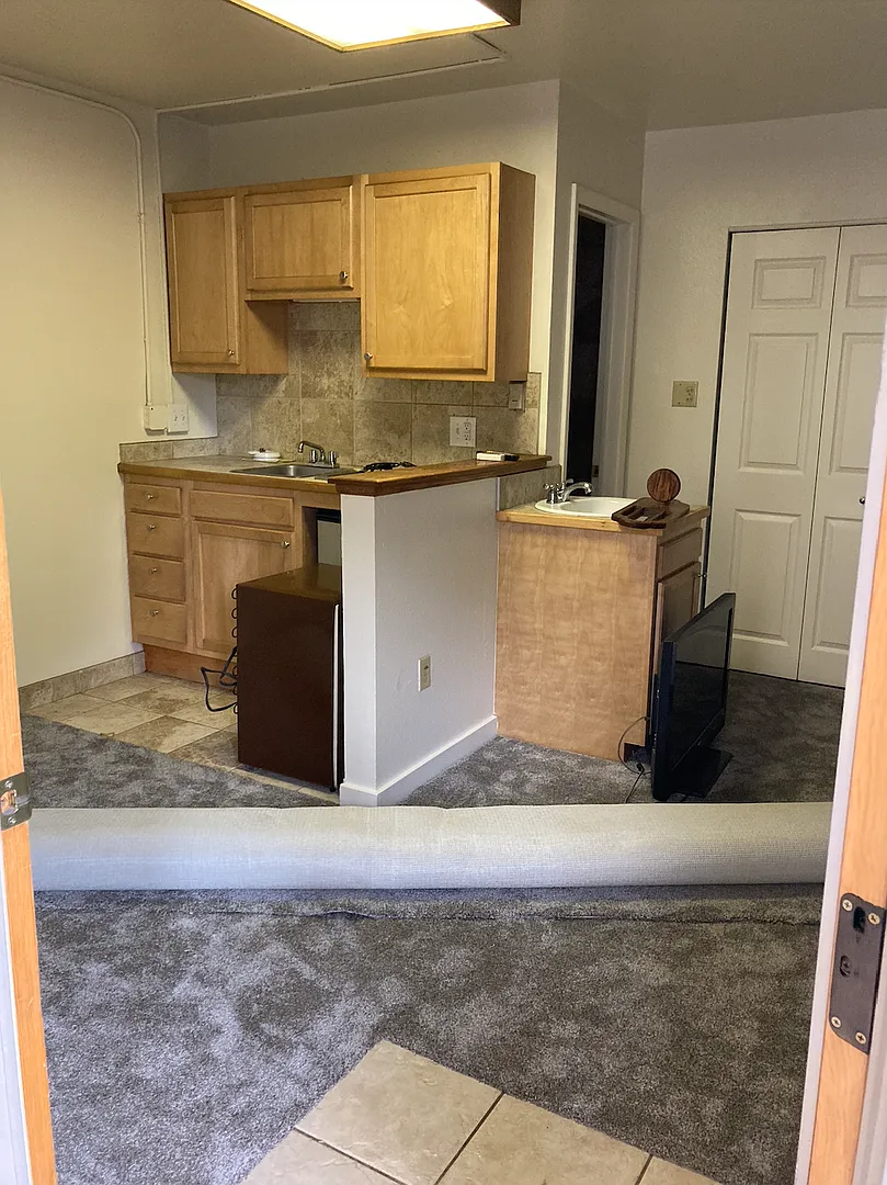 Regency II Apartments — Photo 1