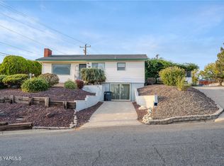 1369 Upland Dr, Sunnyside, WA 98944