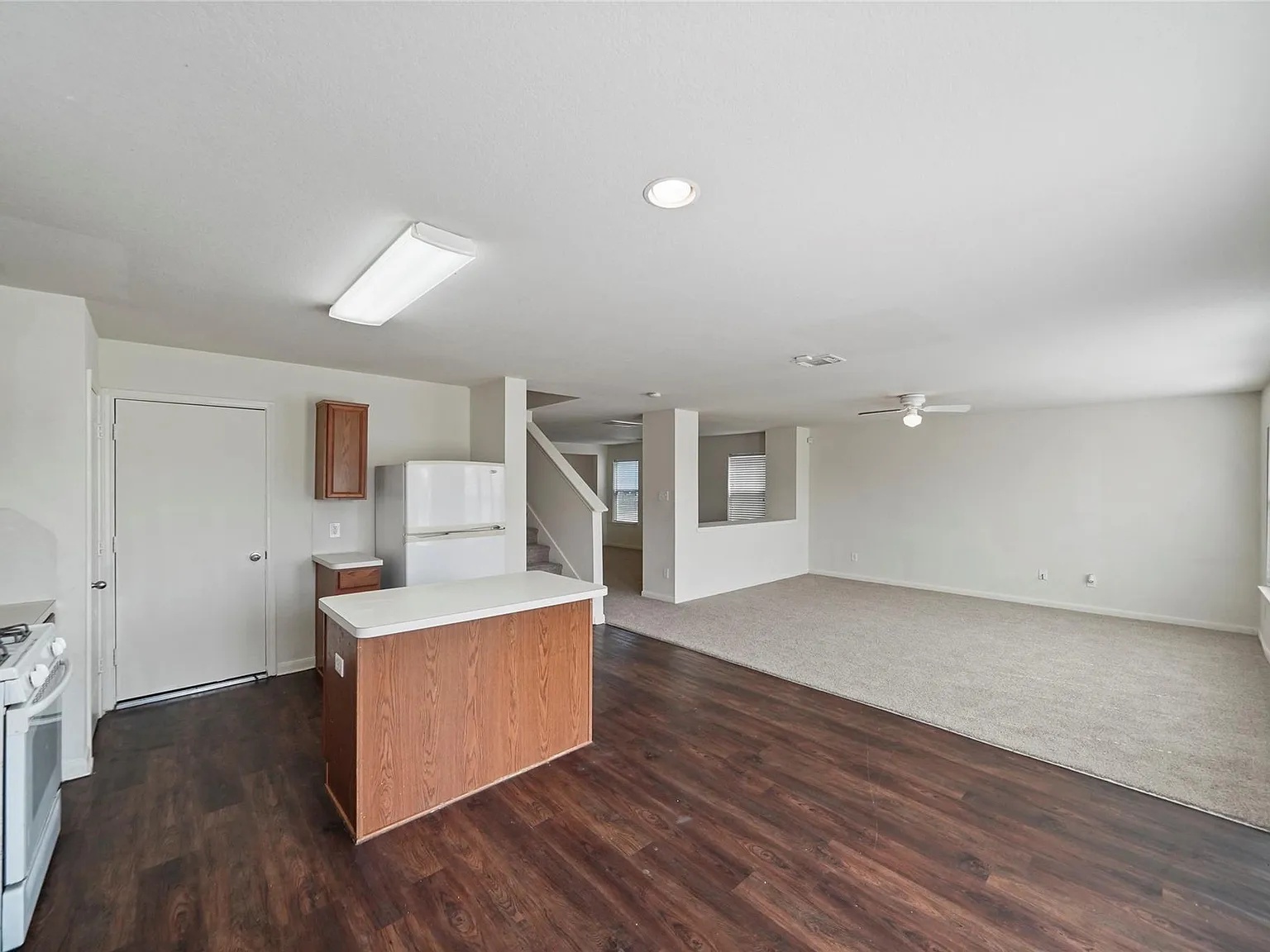 4 bed, 2.5 bath, 2222 sqft, $2,225 — Photo 3